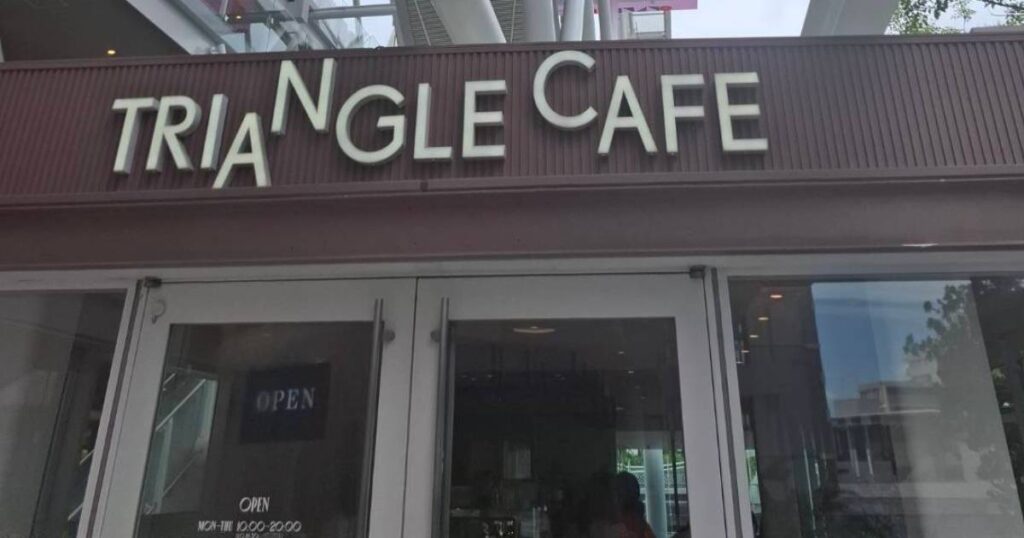 トライアングルカフェ店舗風景